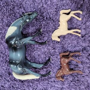 Hartland Vintage Grazing Blue Grey Arabian Mare & Hong Kong Plastic Horse Bundle